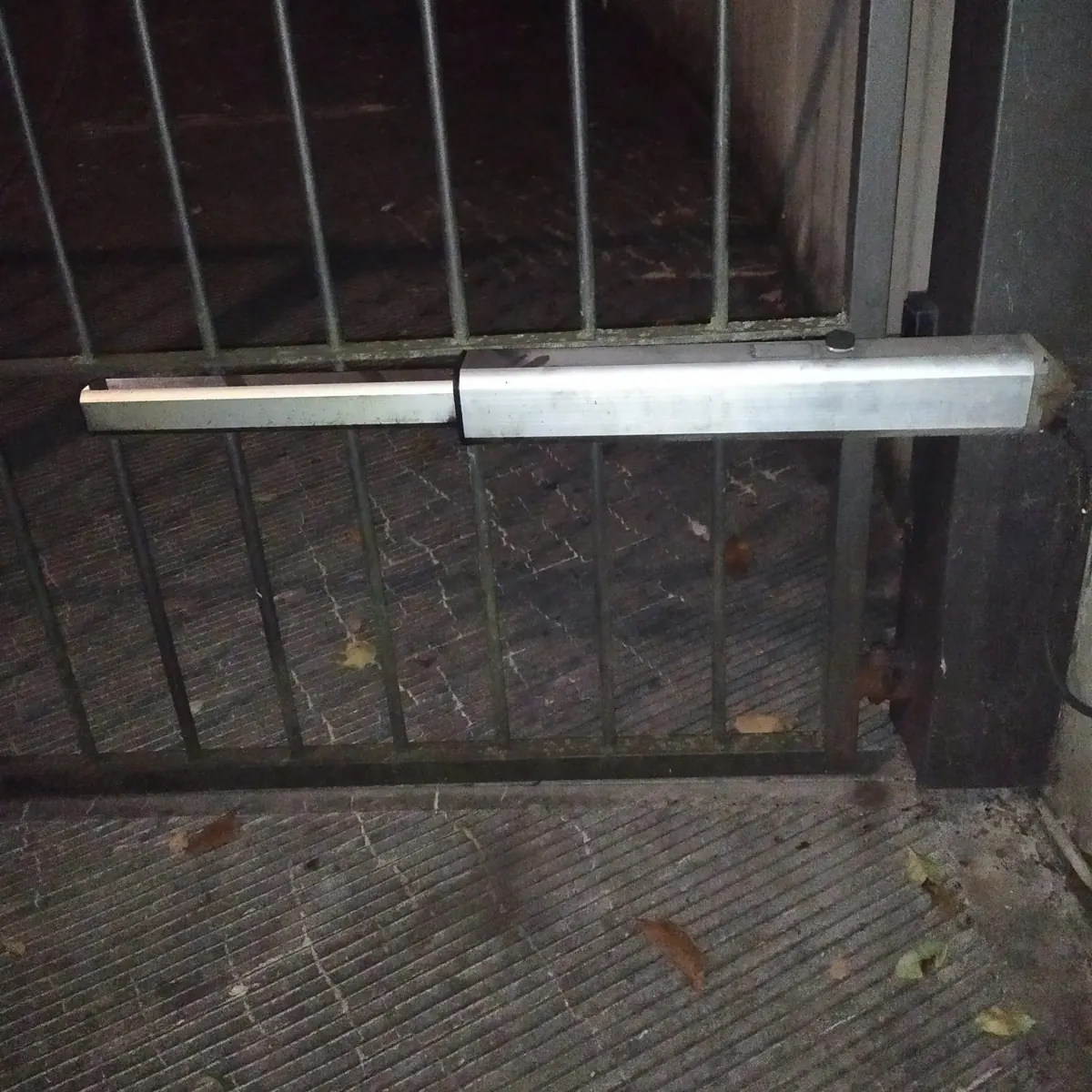 Automazione di un cancello in un cortile condominiale